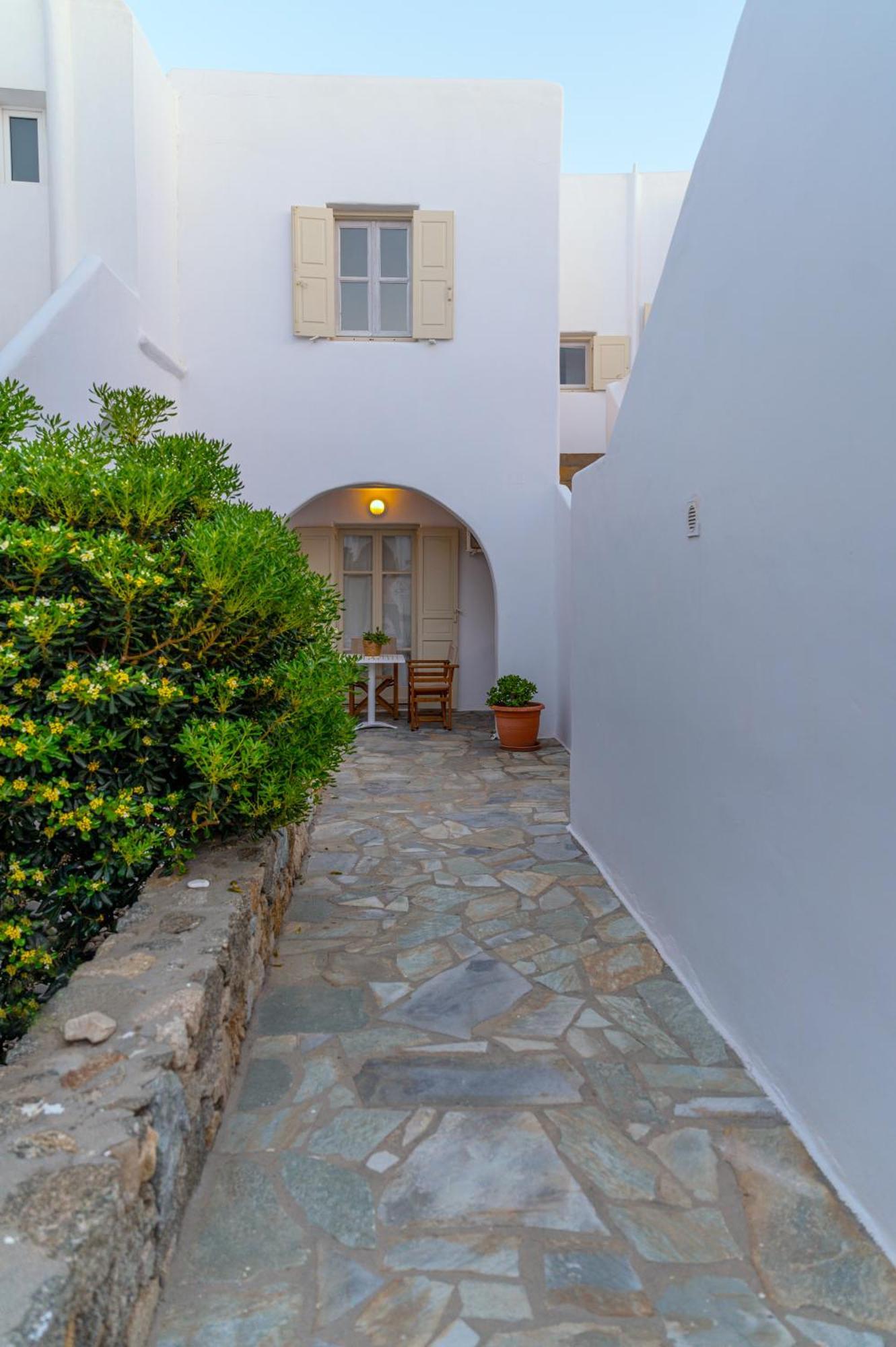 Twins-Trisa Apartments Ornos  Exterior photo